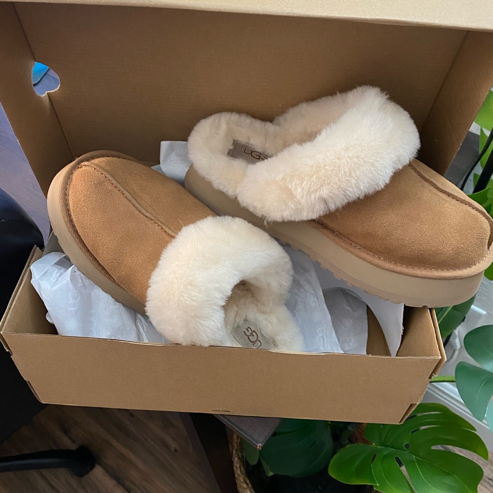 Brand new never worn platform Ugg slippers